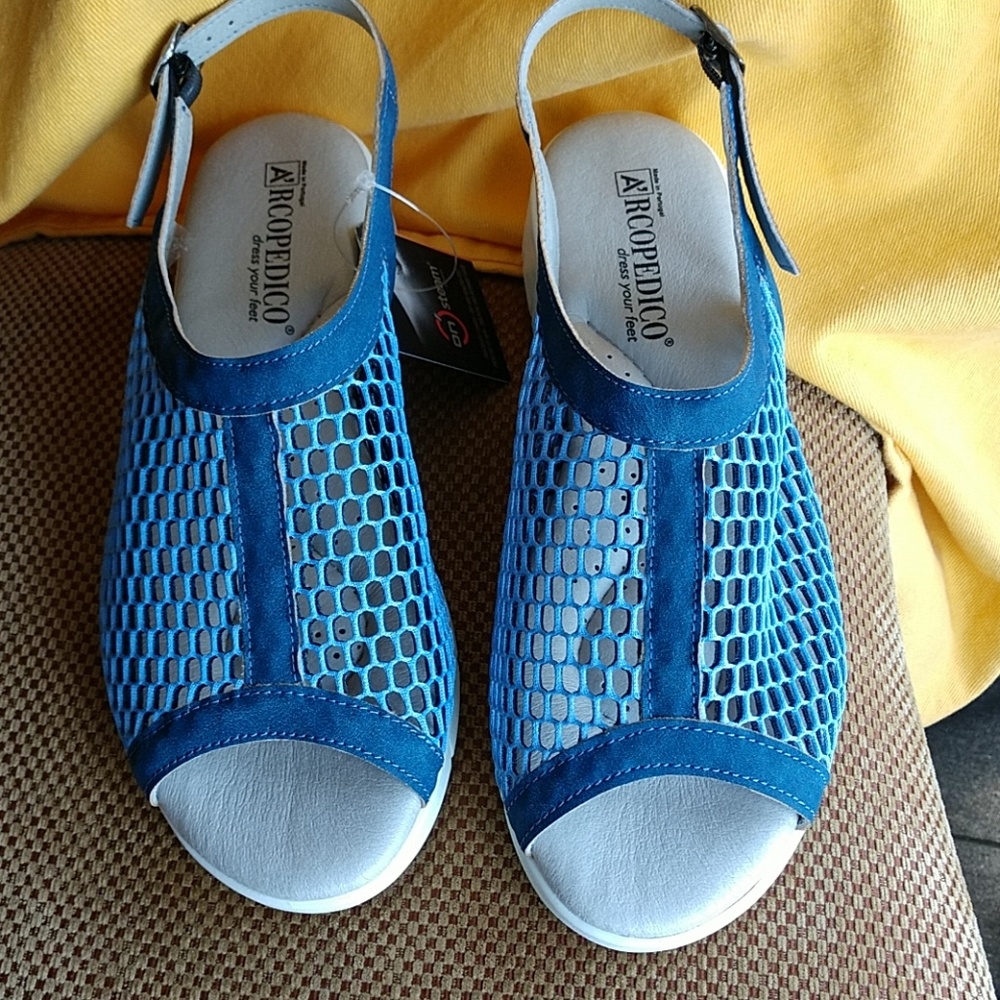 Arcopedico woman's Anatalia sandal